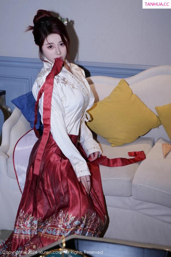美七Mia  [XiuRen]高清写真图 2024.01.19 No.7985 美七Mia 古装美腿第21张图片